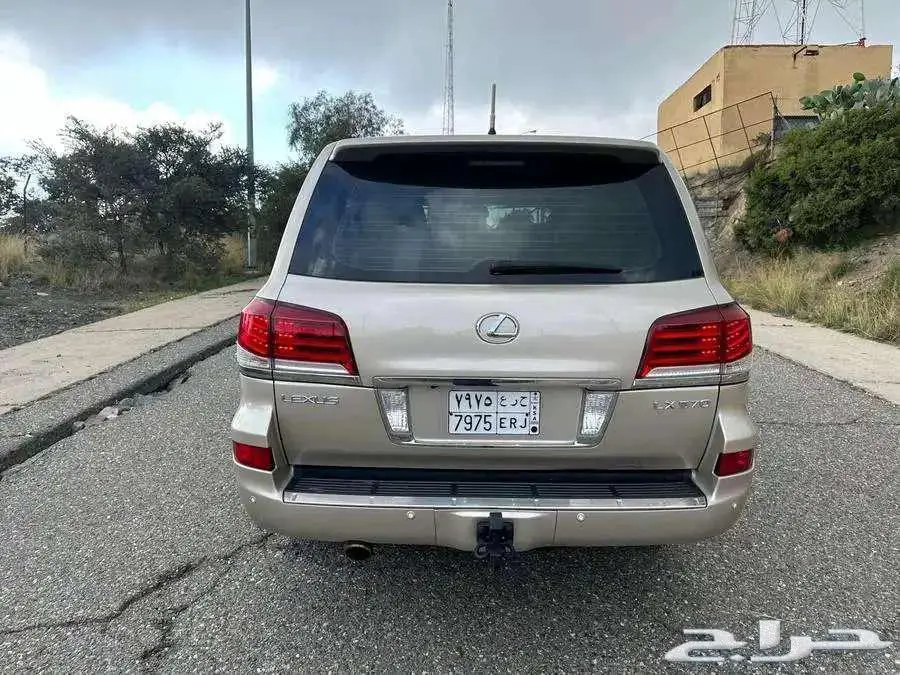 جيب لكزس سعودي ( 2014 ) LX 570 DD فل كامل 8