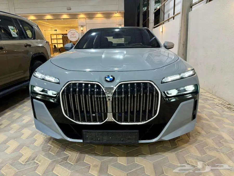 بي إم دبليو BMW 735i موديل 2025 خليجي index