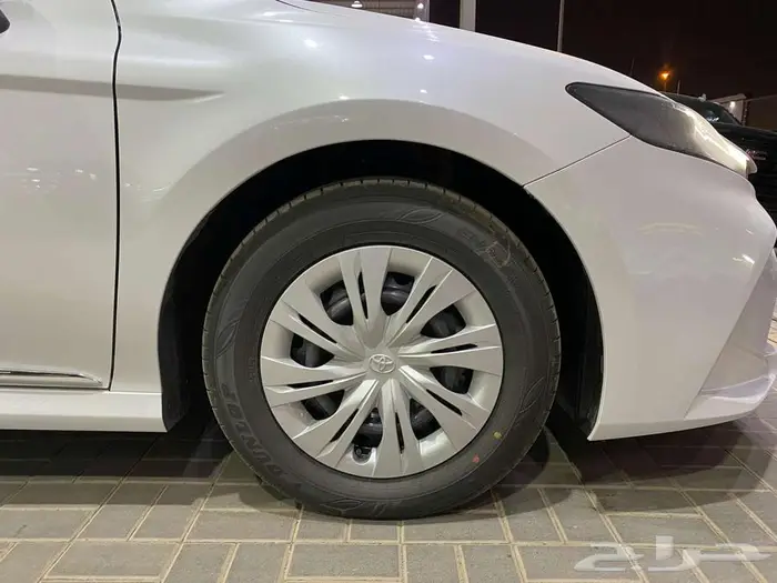 تويوتا كامري 2025 ابيض ستاندر خليجي 28