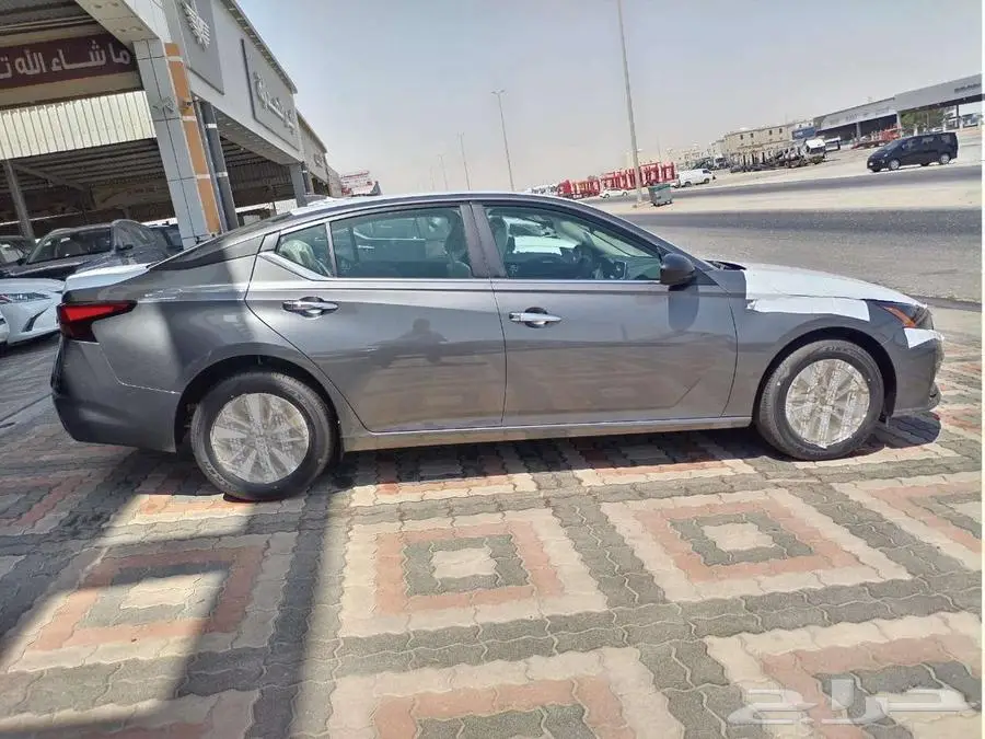 نيسان التيما 2025 استاندر 9