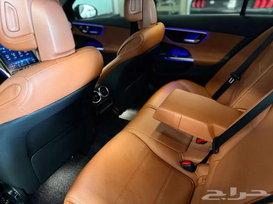 مرسيدس C300 2023 4matic- يوجد حماية PPF على السيارة بالكامل 11