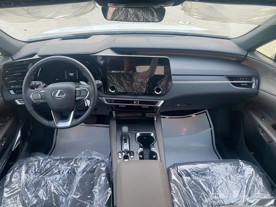 لكزس RX 350 BB 2025بريمي (ابيض -تيتانيوم - اسود). 34