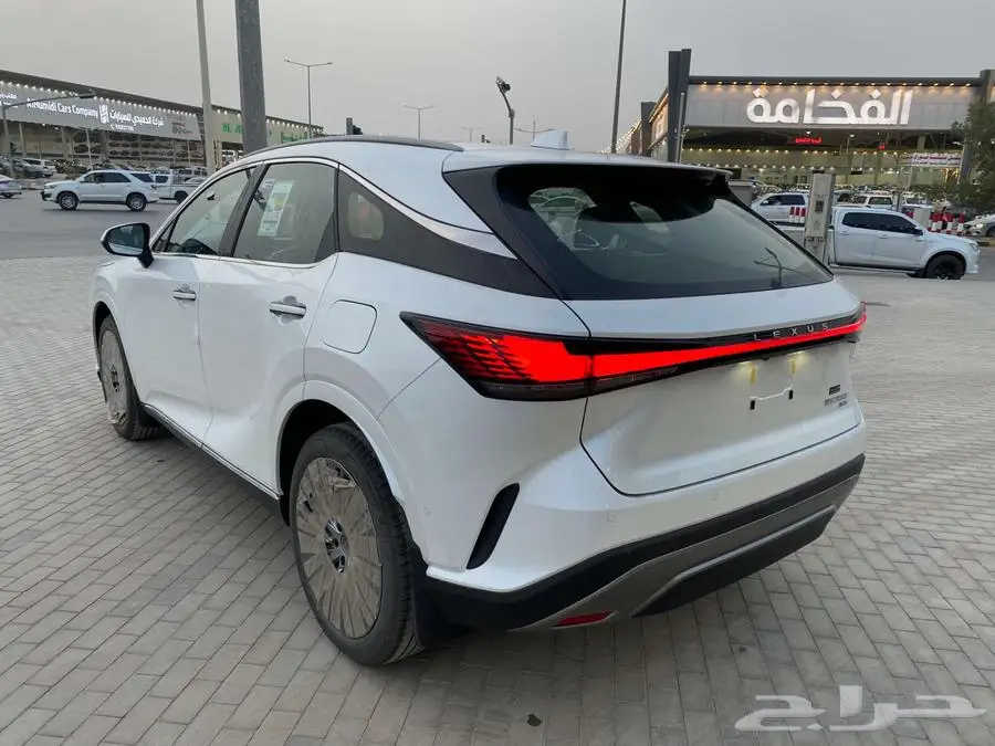 لكزس RX 350 BB 2025بريمي (ابيض -تيتانيوم - اسود). 24