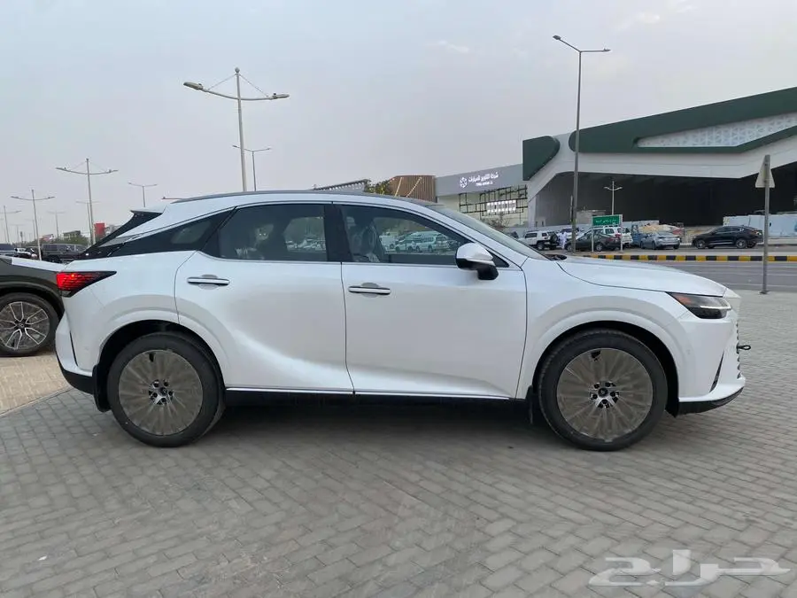 لكزس RX 350 BB 2025بريمي (ابيض -تيتانيوم - اسود). 16