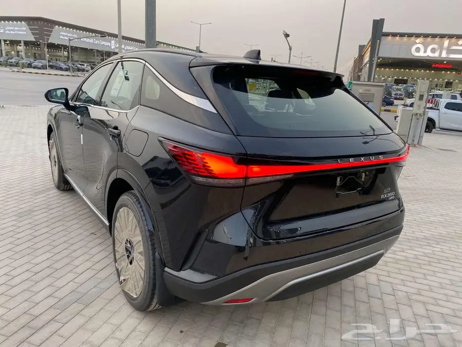 لكزس RX 350 BB 2025بريمي (ابيض -تيتانيوم - اسود). 11