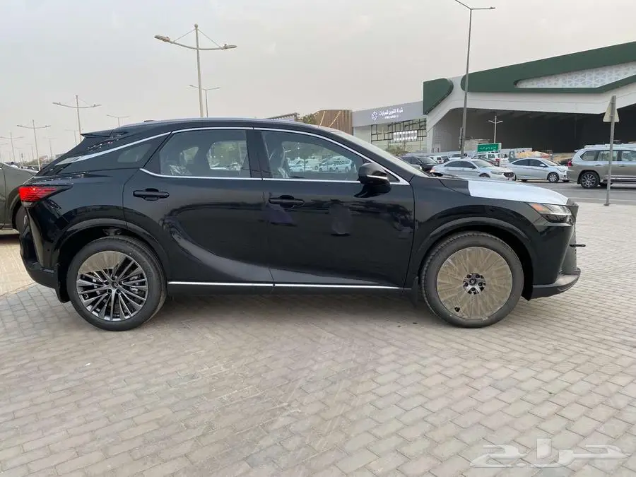 لكزس RX 350 BB 2025بريمي (ابيض -تيتانيوم - اسود). 4