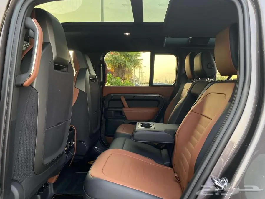 Land Rover Defender OCTA 2025 أقوى وأفخم ديفندر في التاريخ 6