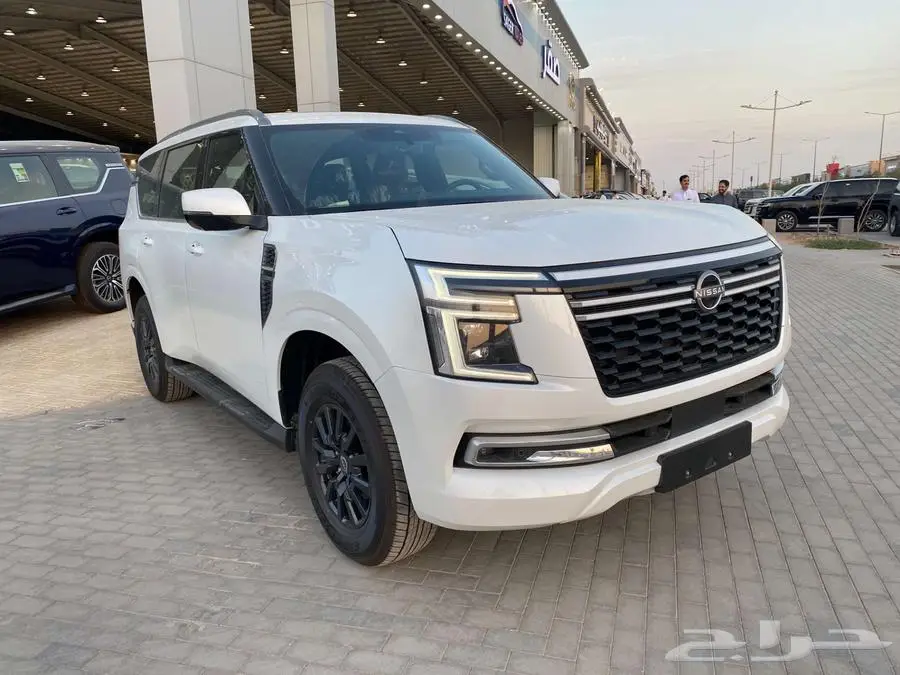 نيسان باترول تيتانيوم موديل 2025 18