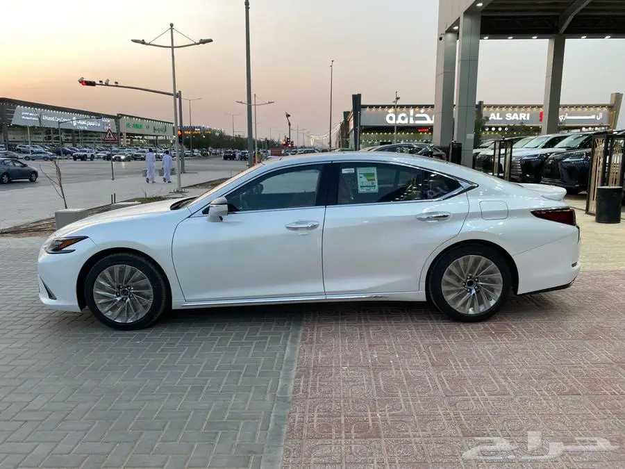 لكزس ES 350 DD فل كامل 2025 - الساير كويتي 4