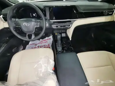 كامري LE اسود بنزين سعودي 2025 16