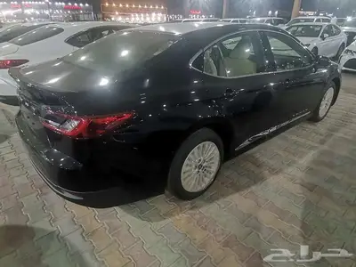 كامري LE اسود بنزين سعودي 2025 3
