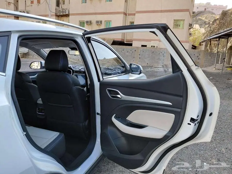 للتنازل بدون مقابل سيارة ام جي زد اس - لوكس 2024 MG ZS LUX 7