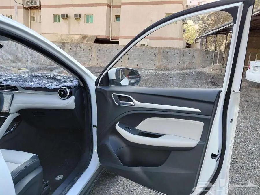للتنازل بدون مقابل سيارة ام جي زد اس - لوكس 2024 MG ZS LUX 6