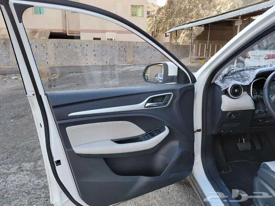 للتنازل بدون مقابل سيارة ام جي زد اس - لوكس 2024 MG ZS LUX 4