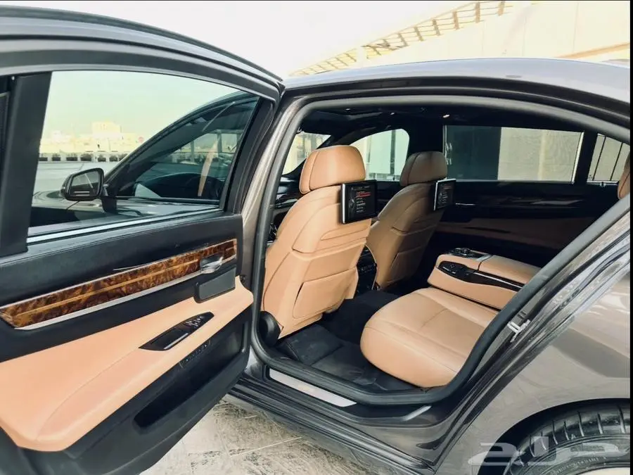 للبيع BMW 750 Li فل الفل 2014 بدي محركات وصيانة وكالة 21