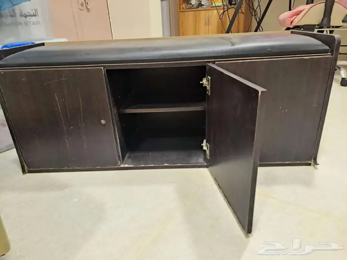 كرسي ودولاب تخزين مستعمل 0
