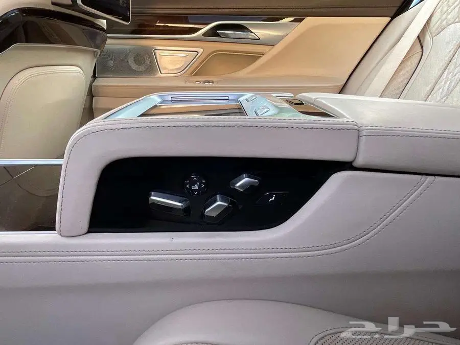 بي إم دبليو 750LI أبيض 2016 فل ماشي 25 ألف بحالة ممتازة 99