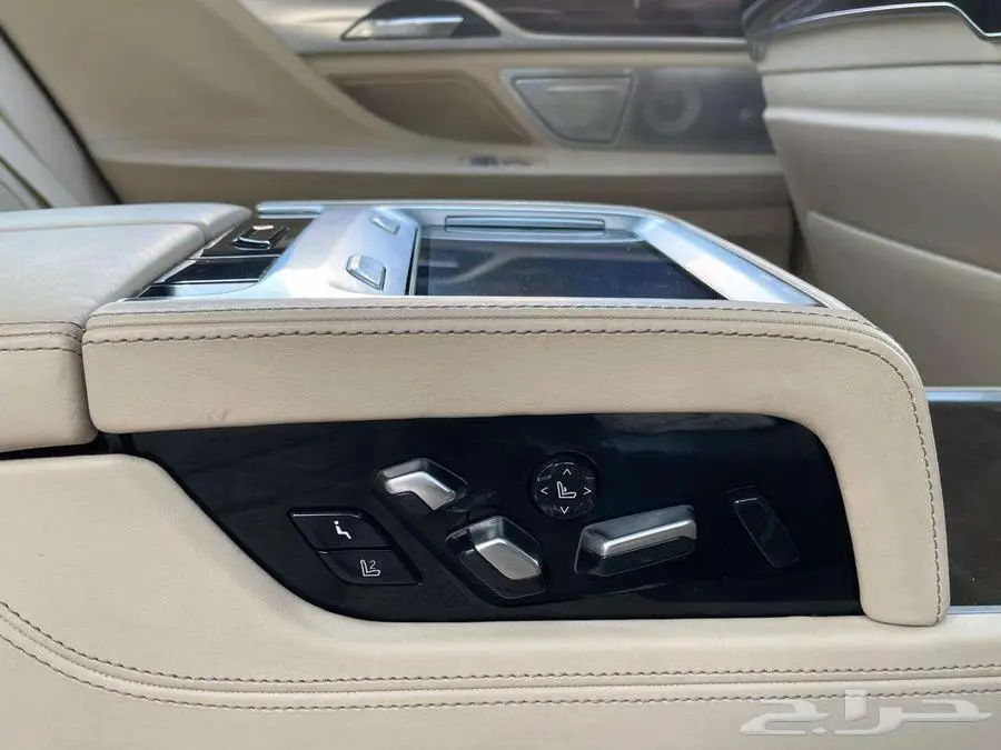 بي إم دبليو 750LI أبيض 2016 فل ماشي 25 ألف بحالة ممتازة 98