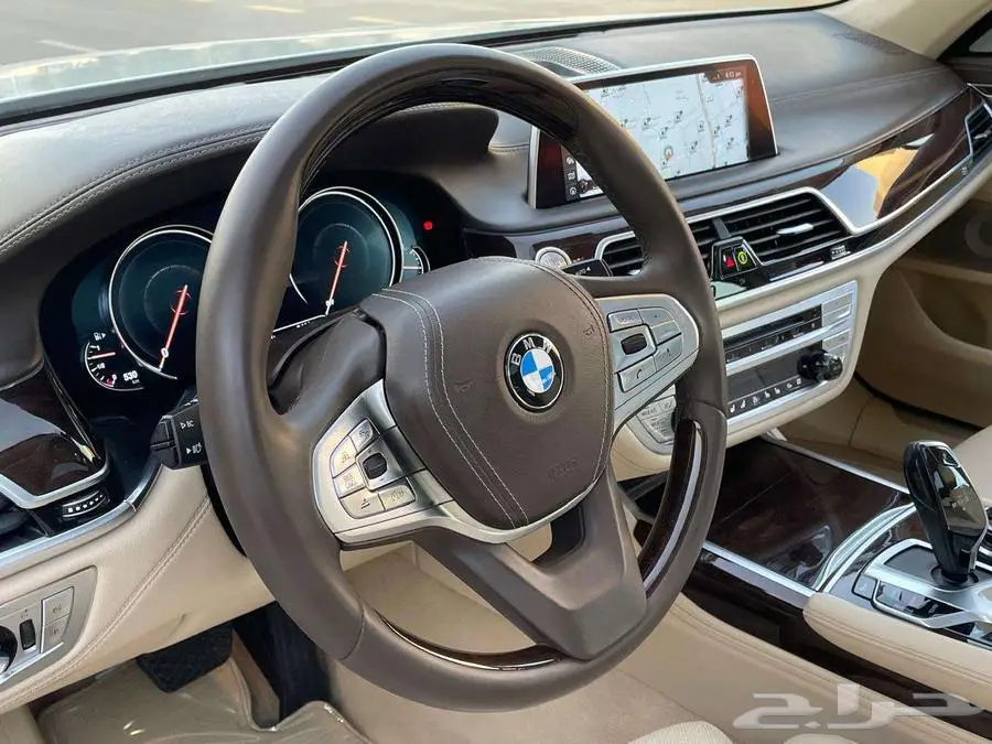 بي إم دبليو 750LI أبيض 2016 فل ماشي 25 ألف بحالة ممتازة 95