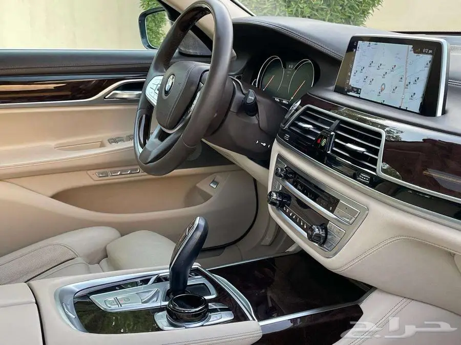 بي إم دبليو 750LI أبيض 2016 فل ماشي 25 ألف بحالة ممتازة 93