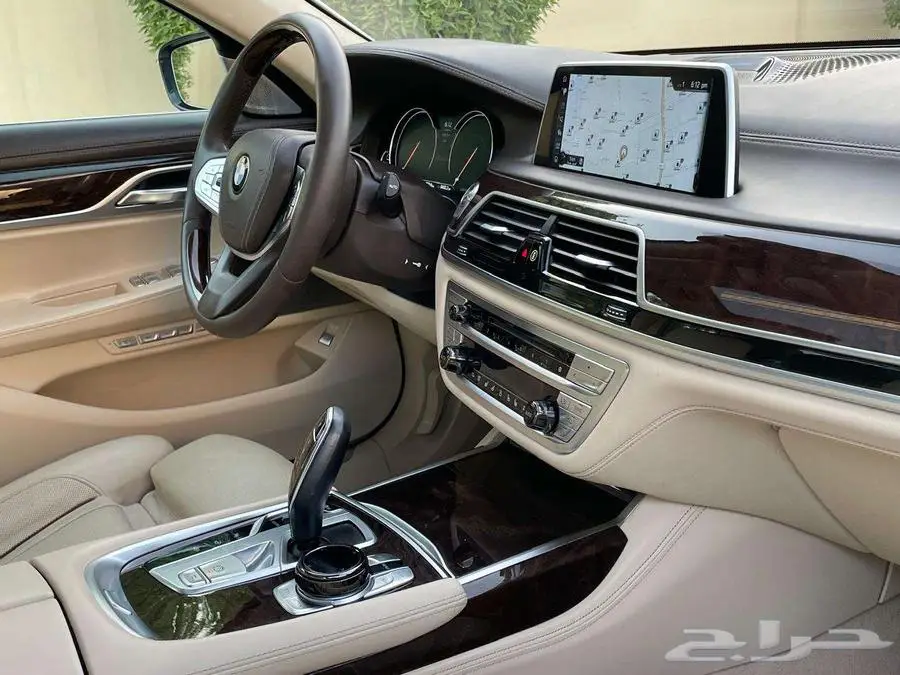 بي إم دبليو 750LI أبيض 2016 فل ماشي 25 ألف بحالة ممتازة 92