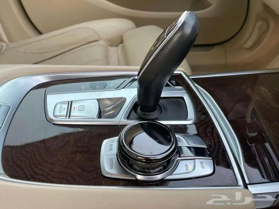 بي إم دبليو 750LI أبيض 2016 فل ماشي 25 ألف بحالة ممتازة 85