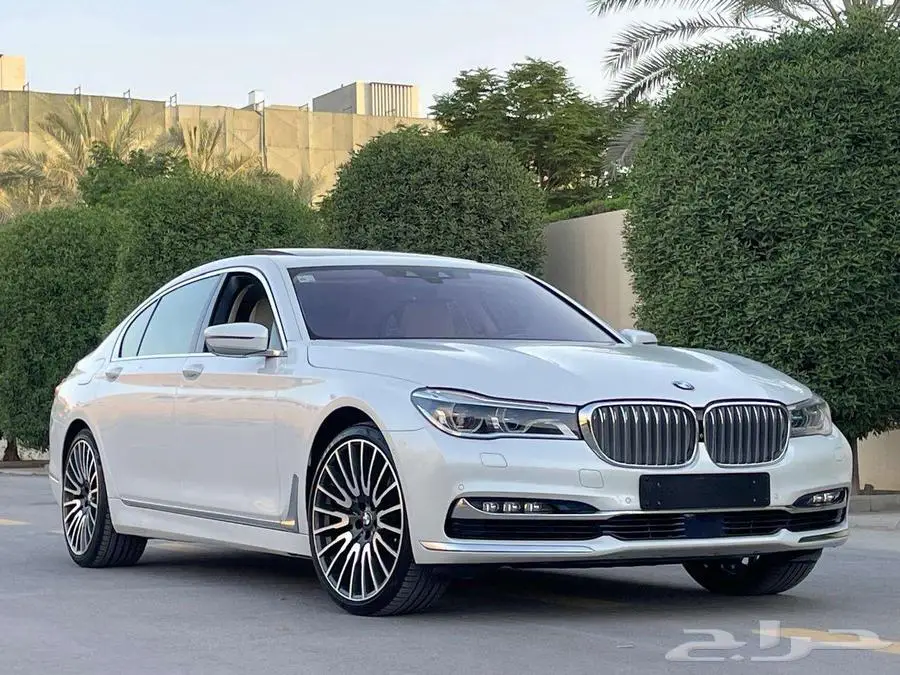 بي إم دبليو 750LI أبيض 2016 فل ماشي 25 ألف بحالة ممتازة 57