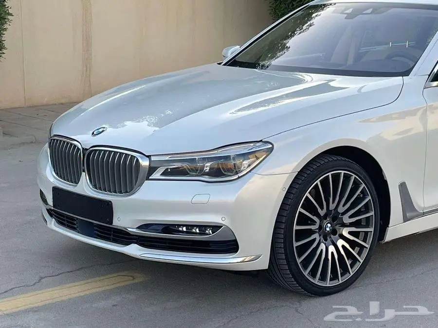 بي إم دبليو 750LI أبيض 2016 فل ماشي 25 ألف بحالة ممتازة 56