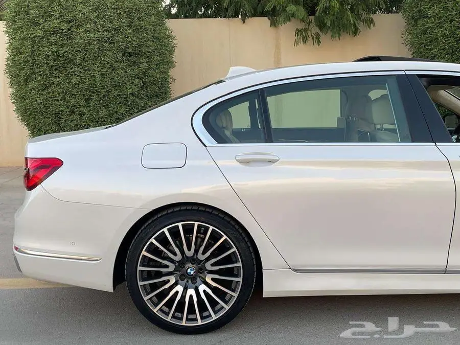 بي إم دبليو 750LI أبيض 2016 فل ماشي 25 ألف بحالة ممتازة 52