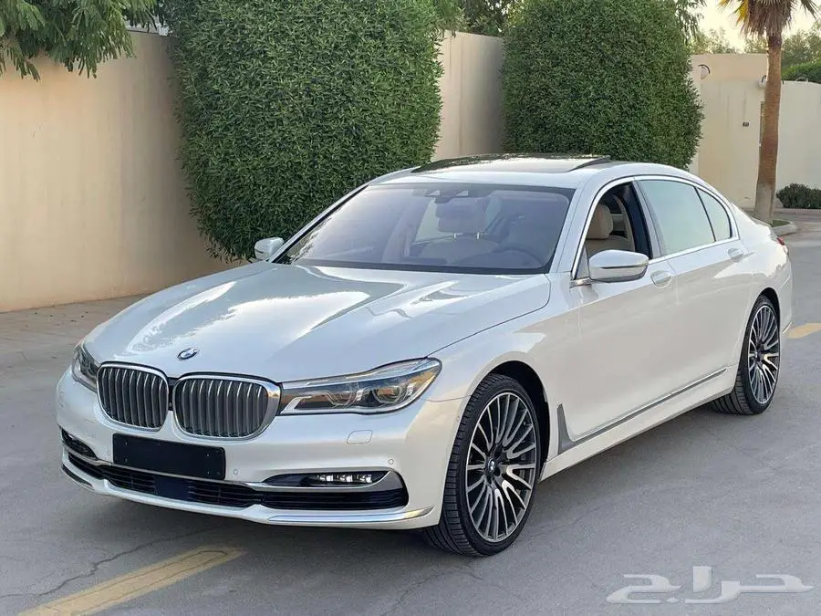 بي إم دبليو 750LI أبيض 2016 فل ماشي 25 ألف بحالة ممتازة 51