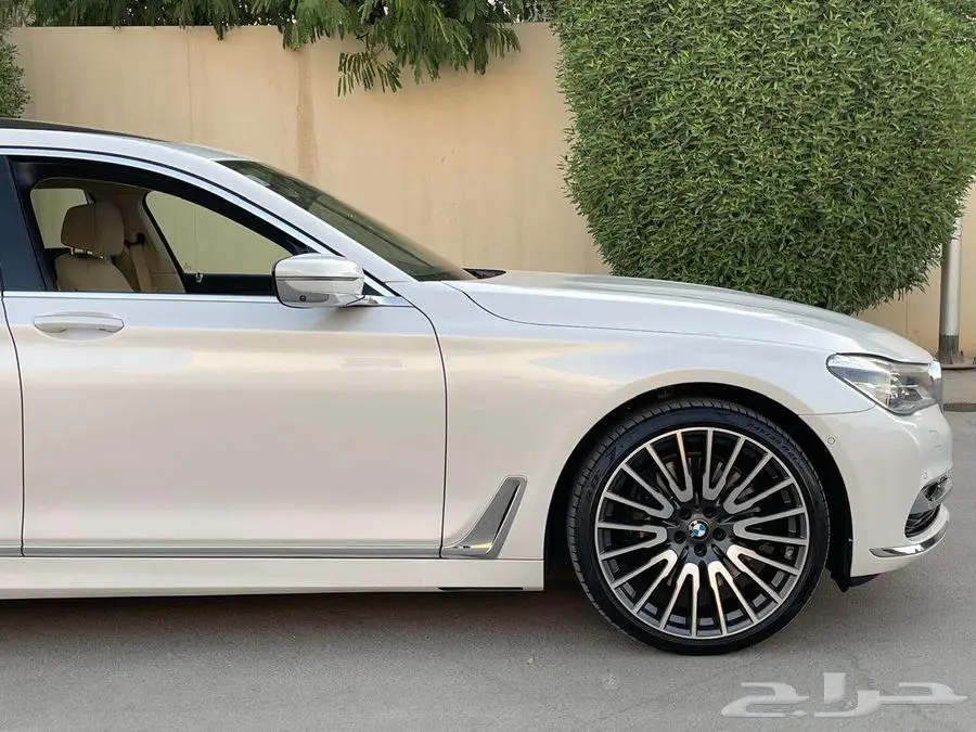 بي إم دبليو 750LI أبيض 2016 فل ماشي 25 ألف بحالة ممتازة 49