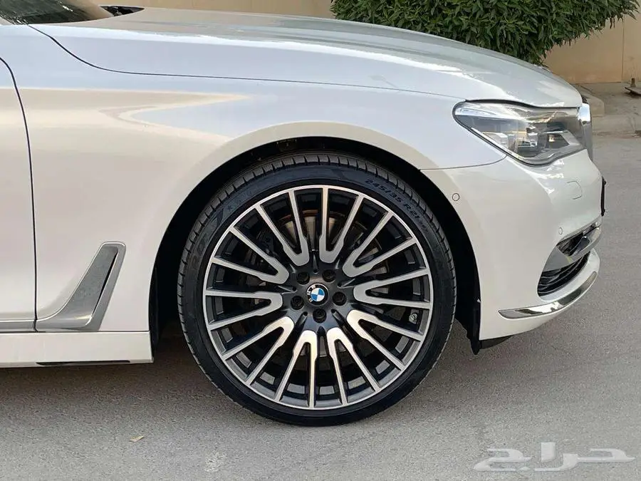 بي إم دبليو 750LI أبيض 2016 فل ماشي 25 ألف بحالة ممتازة 47