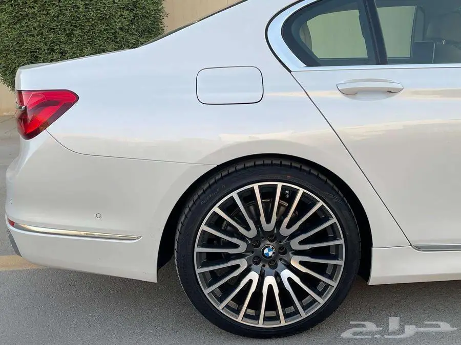 بي إم دبليو 750LI أبيض 2016 فل ماشي 25 ألف بحالة ممتازة 45