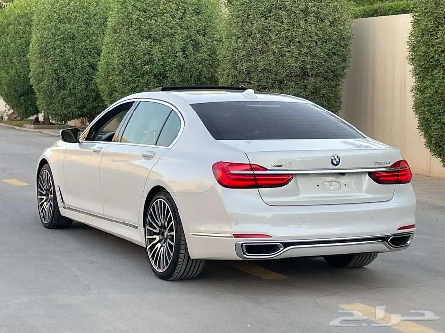 بي إم دبليو 750LI أبيض 2016 فل ماشي 25 ألف بحالة ممتازة 44