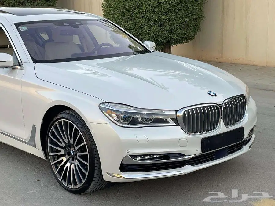 بي إم دبليو 750LI أبيض 2016 فل ماشي 25 ألف بحالة ممتازة 41