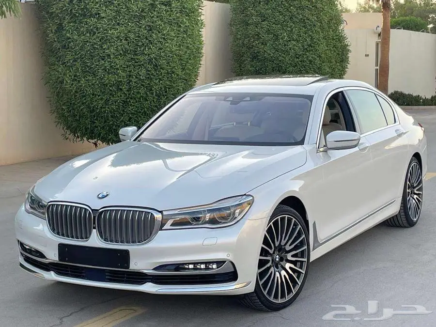 بي إم دبليو 750LI أبيض 2016 فل ماشي 25 ألف بحالة ممتازة 37