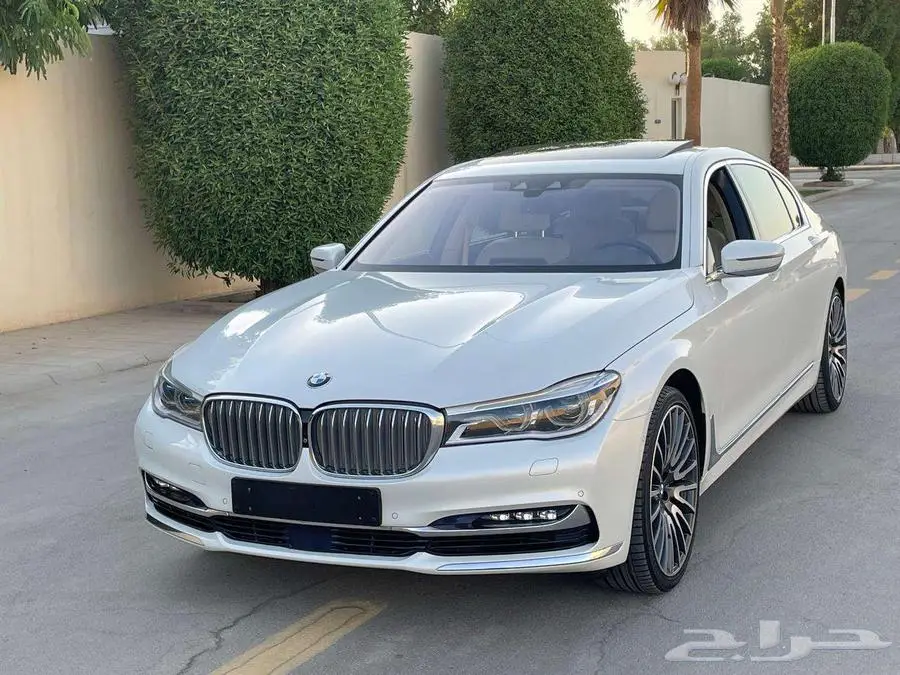 بي إم دبليو 750LI أبيض 2016 فل ماشي 25 ألف بحالة ممتازة 38