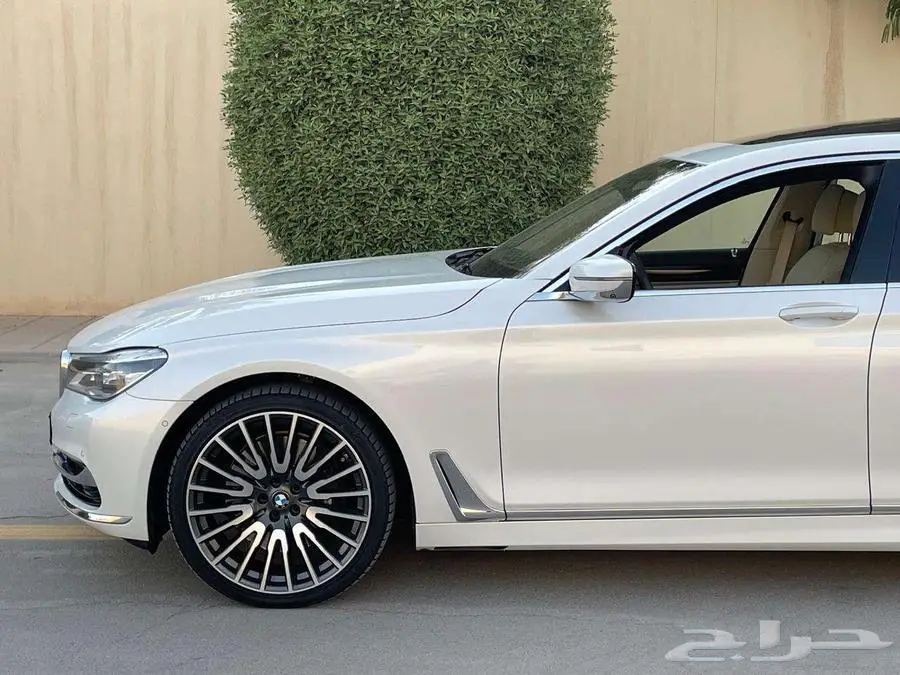بي إم دبليو 750LI أبيض 2016 فل ماشي 25 ألف بحالة ممتازة 33