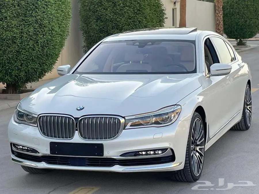 بي إم دبليو 750LI أبيض 2016 فل ماشي 25 ألف بحالة ممتازة 34