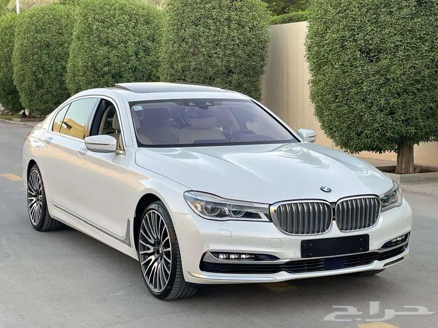 بي إم دبليو 750LI أبيض 2016 فل ماشي 25 ألف بحالة ممتازة 30