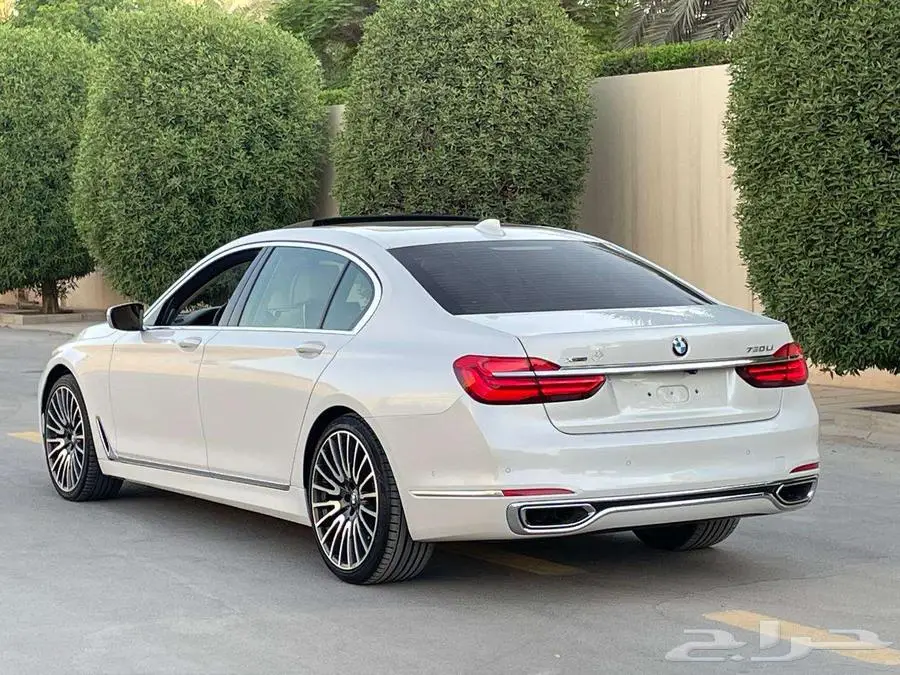 بي إم دبليو 750LI أبيض 2016 فل ماشي 25 ألف بحالة ممتازة 27