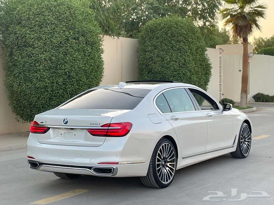 بي إم دبليو 750LI أبيض 2016 فل ماشي 25 ألف بحالة ممتازة 23