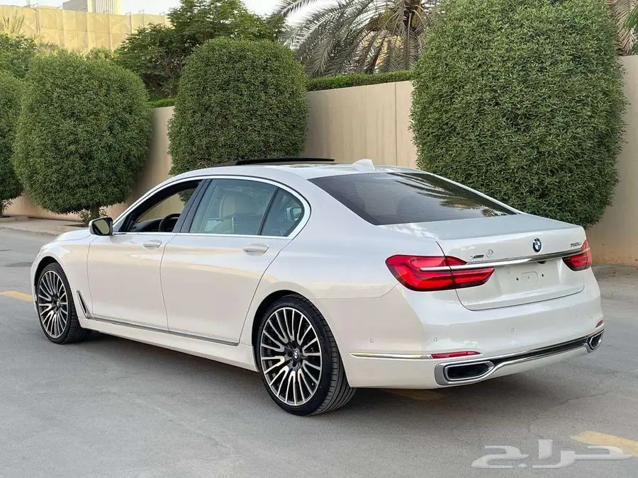 بي إم دبليو 750LI أبيض 2016 فل ماشي 25 ألف بحالة ممتازة 22