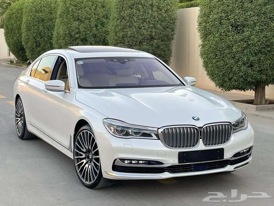 بي إم دبليو 750LI أبيض 2016 فل ماشي 25 ألف بحالة ممتازة 21