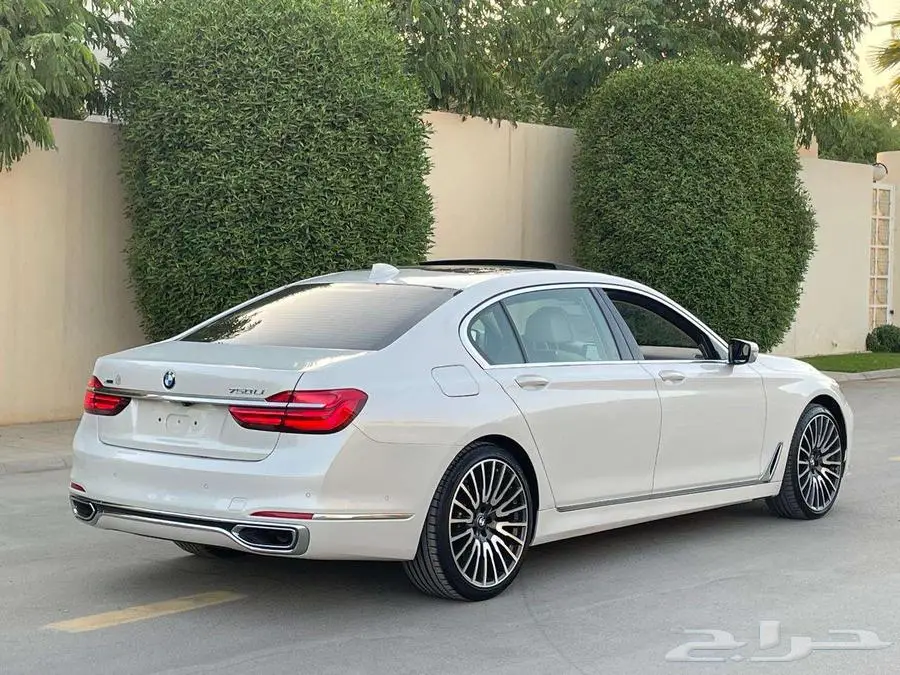 بي إم دبليو 750LI أبيض 2016 فل ماشي 25 ألف بحالة ممتازة 19