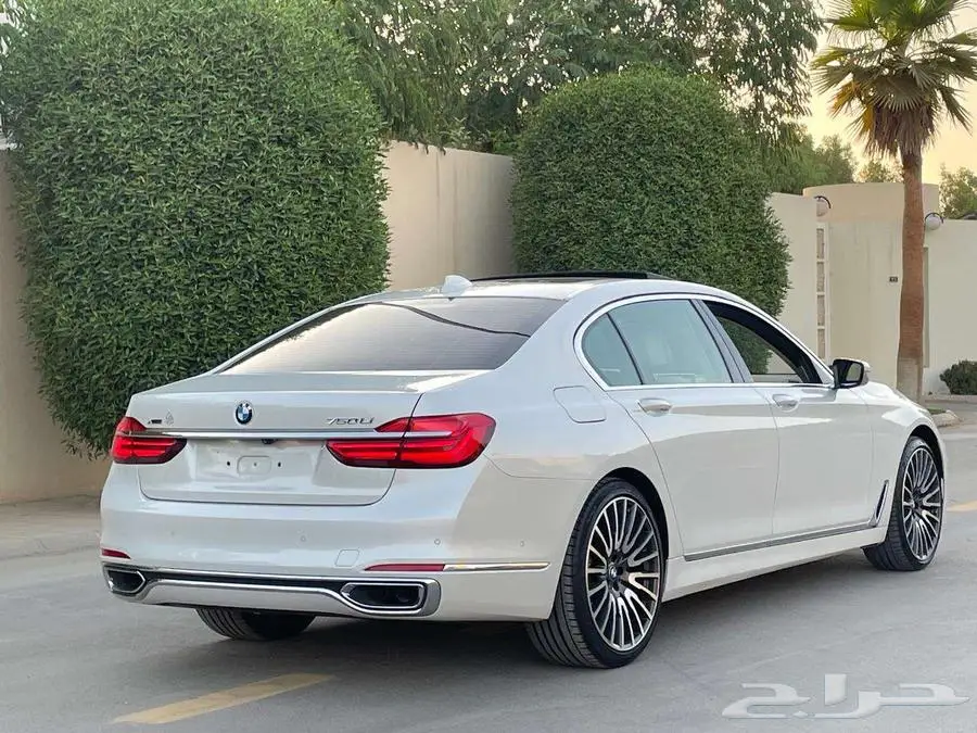بي إم دبليو 750LI أبيض 2016 فل ماشي 25 ألف بحالة ممتازة 17