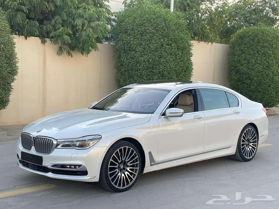 بي إم دبليو 750LI أبيض 2016 فل ماشي 25 ألف بحالة ممتازة 16