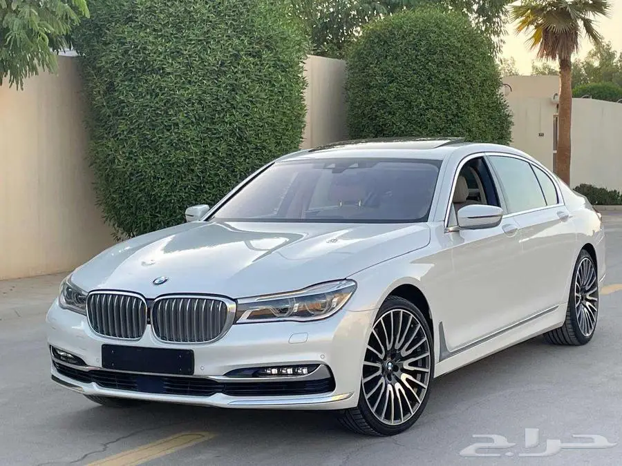 بي إم دبليو 750LI أبيض 2016 فل ماشي 25 ألف بحالة ممتازة 14