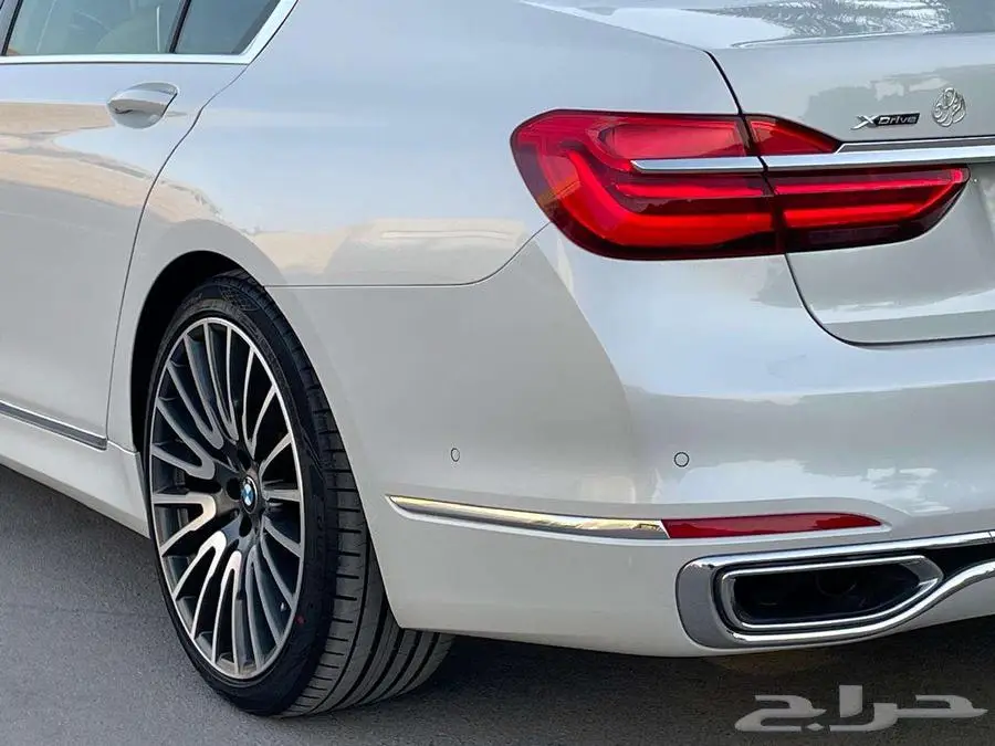 بي إم دبليو 750LI أبيض 2016 فل ماشي 25 ألف بحالة ممتازة 13