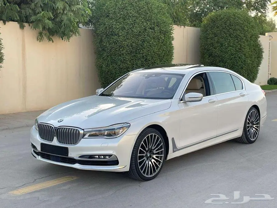 بي إم دبليو 750LI أبيض 2016 فل ماشي 25 ألف بحالة ممتازة 12